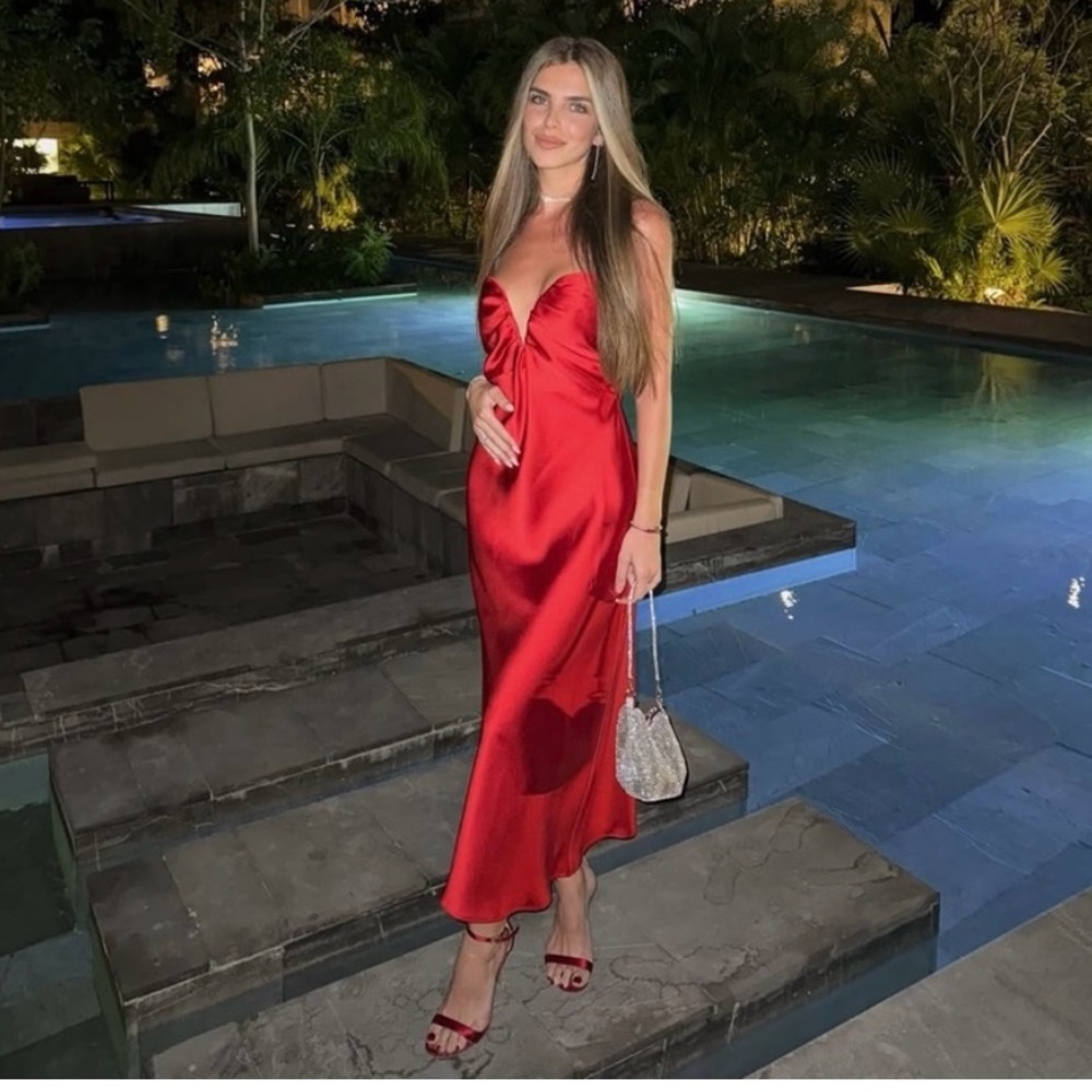 VIRAL NEW ! ZARA SATIN SWEETHEART DRESS
🚨FIRM PRICE NO DISCOUNT ON THIS DRESS - Picture 5 of 15